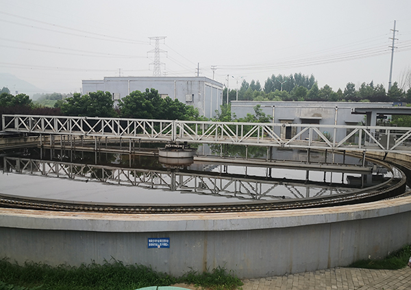 周邊傳動(dòng)刮吸泥機(jī)